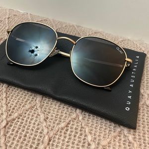 QUAY Jezebel gold rim/black frame sunglasses
